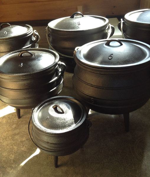 http://www.anniescollections.com/cdn/shop/products/potjie-pots-size-6-potjie-pot-cauldron-14-qts-pure-cast-iron-outdoor-cookware-2_grande.jpg?v=1449260614